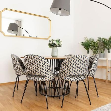 Franz 23 - Typical Viennese Apartment In The Heart Of Виена Екстериор снимка